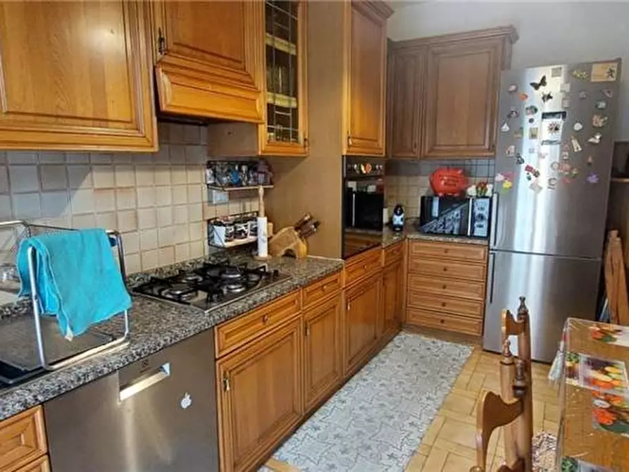 Immagine 3 di Villa in vendita  a Viareggio