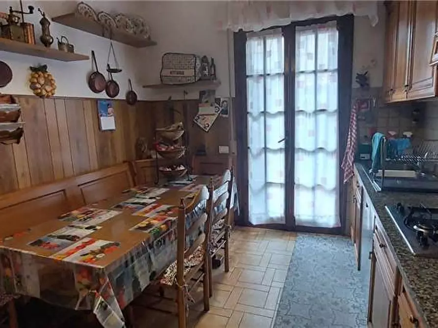 Immagine 4 di Villa in vendita  a Viareggio