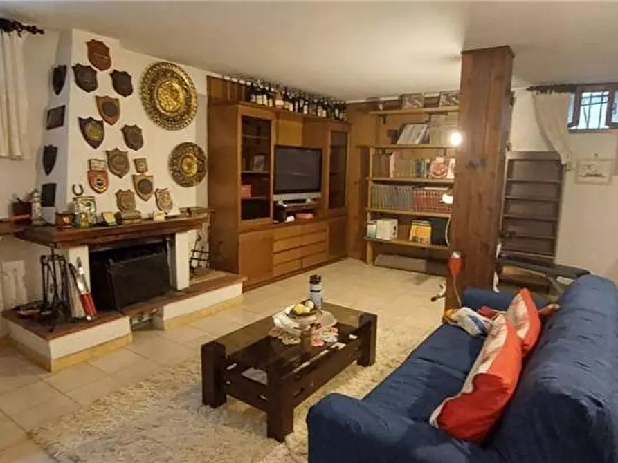 Immagine 5 di Villa in vendita  a Viareggio