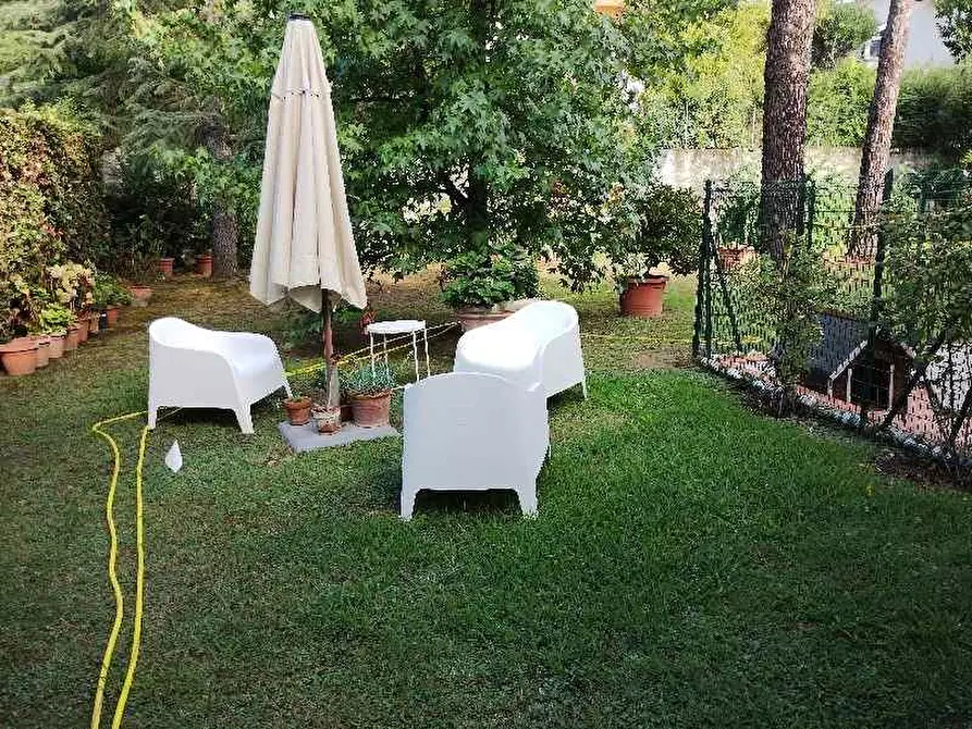 Immagine 2 di Villa in vendita  a Massarosa