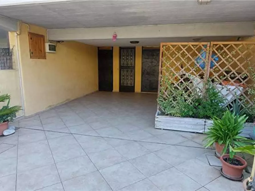 Immagine 2 di Villa in vendita  a Viareggio