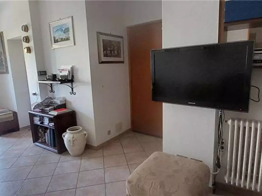 Immagine 4 di Villa in vendita  a Viareggio
