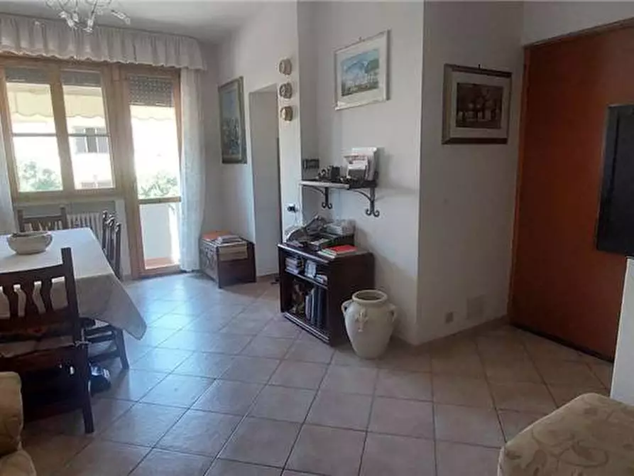 Immagine 5 di Villa in vendita  a Viareggio