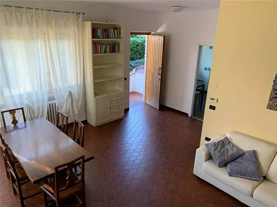 Immagine 2 di Villa in vendita  a Camaiore