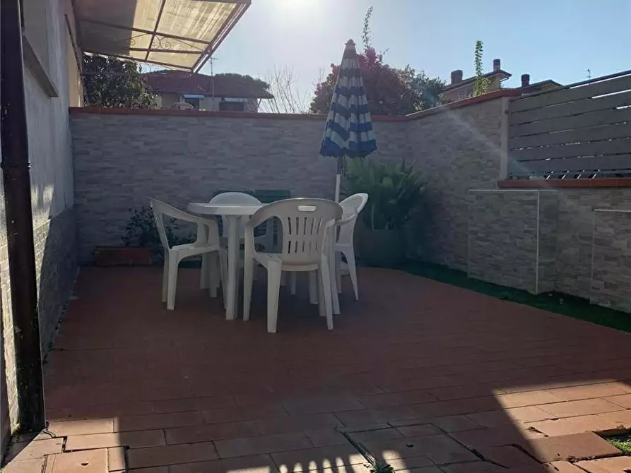 Immagine 3 di Villa in vendita  a Camaiore