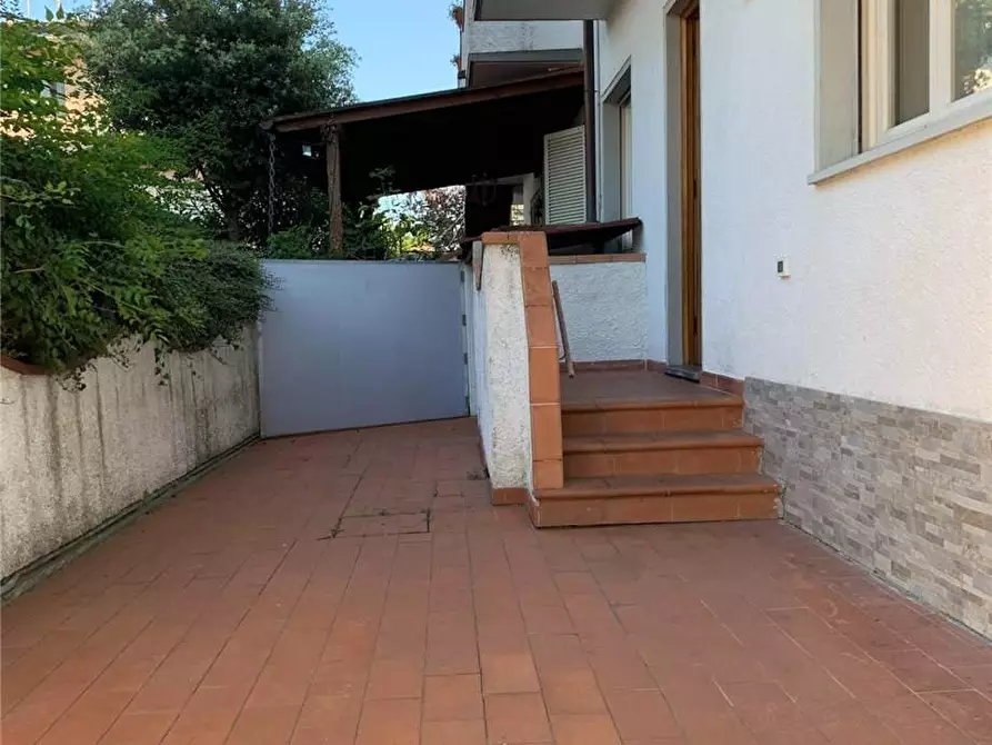 Immagine 4 di Villa in vendita  a Camaiore