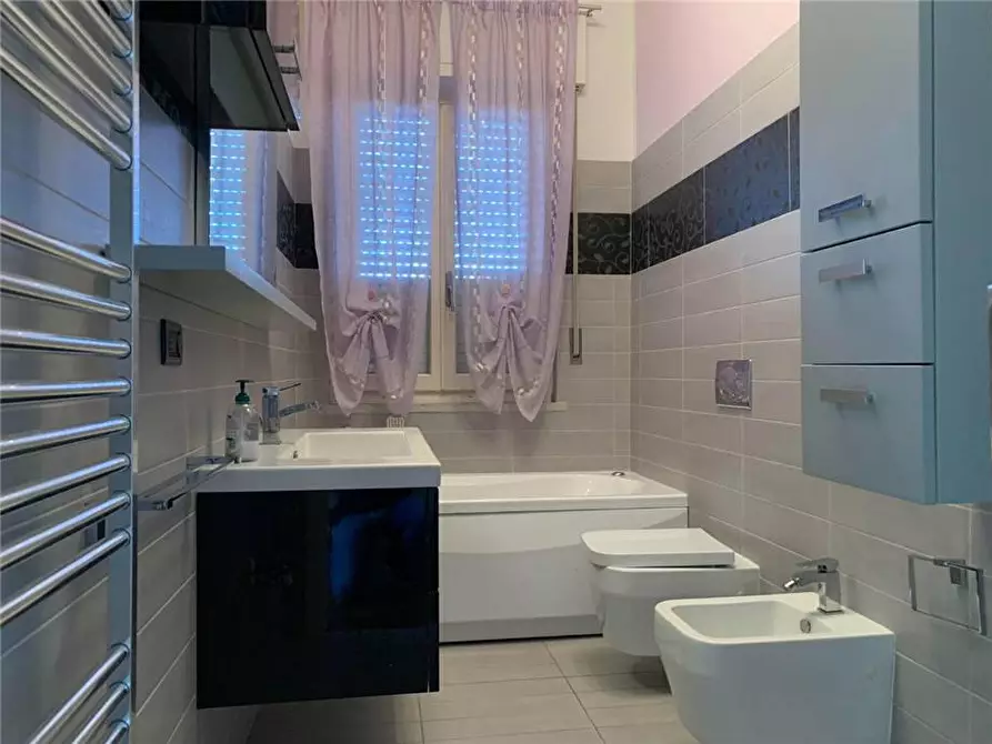Immagine 5 di Villa in vendita  a Camaiore