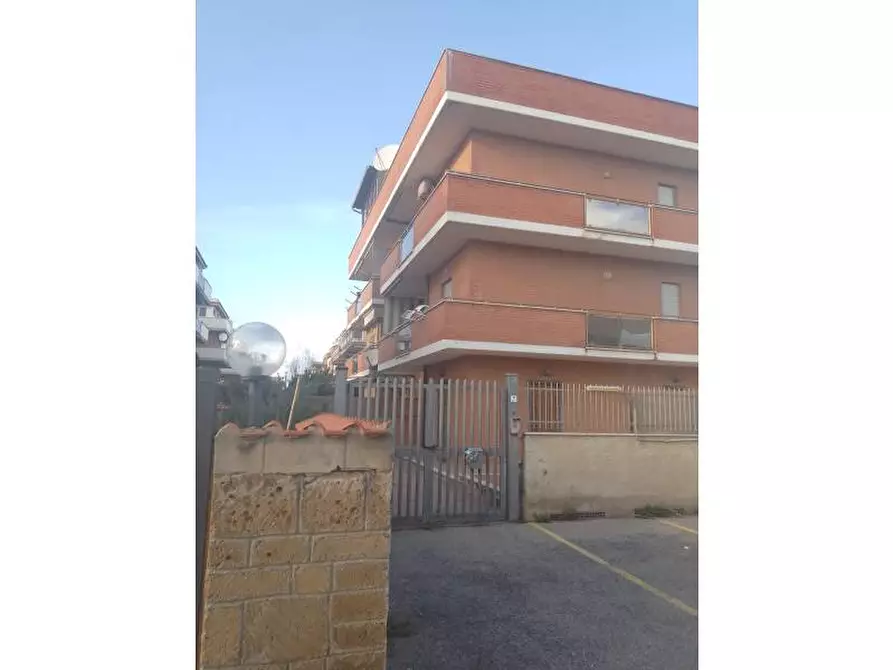 Immagine 1 di Appartamento in vendita  in Via Brindisi a Roma