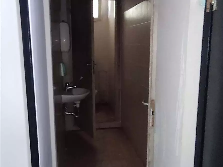 Immagine 14 di Deposito in affitto  in Via delle Sirene, 11/b a Roma