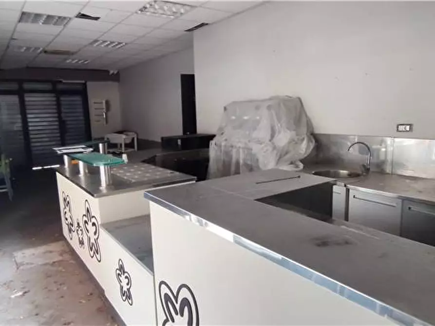 Immagine 17 di Deposito in affitto  in Via delle Sirene, 11/b a Roma