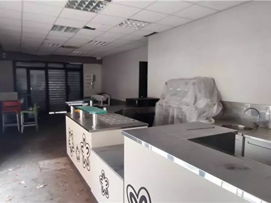 Immagine 9 di Deposito in affitto  in Via delle Sirene, 11/b a Roma