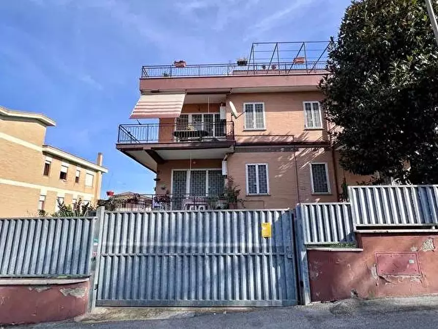 Immagine 1 di Appartamento in vendita  in Via Ciserano a Roma