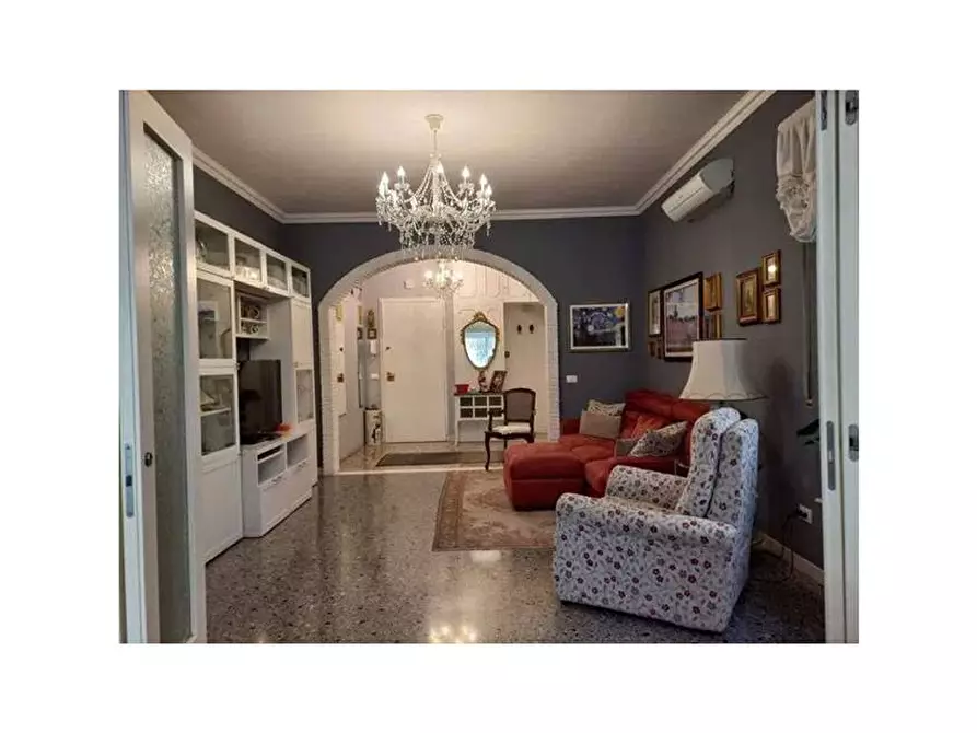 Immagine 4 di Appartamento in vendita  in Via della stazione del lido, 28 a Roma