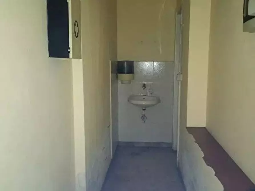 Immagine 3 di Deposito in affitto  in Via dei traghetti, 2 a Roma
