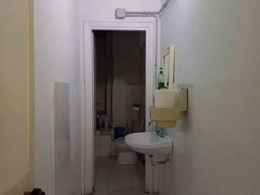 Immagine 7 di Deposito in affitto  in Via dei traghetti, 2 a Roma