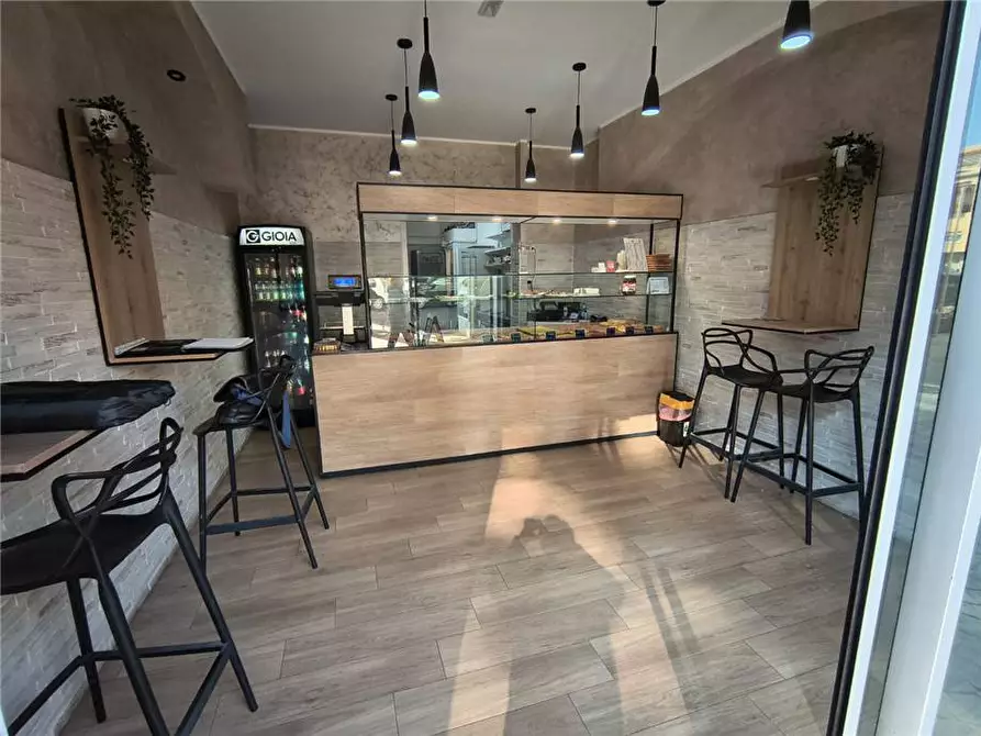 Immagine 2 di Attività commerciale in vendita  in V.le Paolo Orlando, 61 a Roma