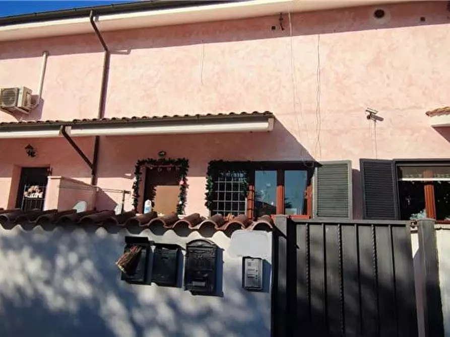 Immagine 1 di Villa in vendita  in Via luigi pietrobono, 36c a Roma