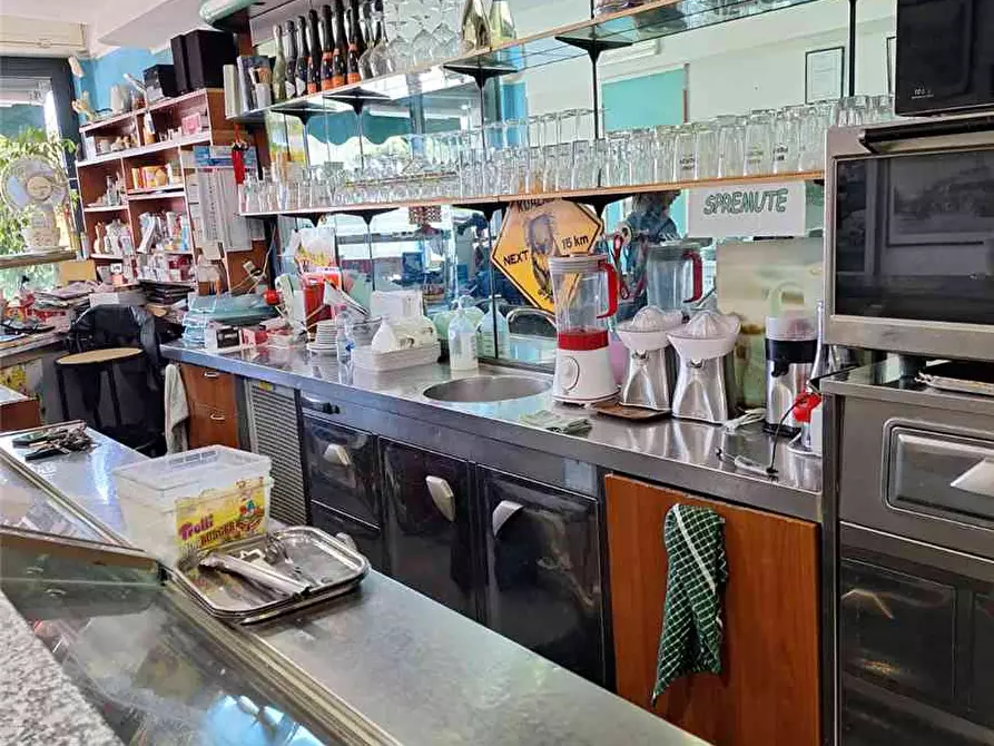 Immagine 11 di Attività commerciale in vendita  a Roma