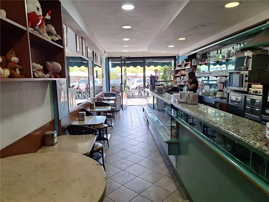 Immagine 13 di Attività commerciale in vendita  a Roma