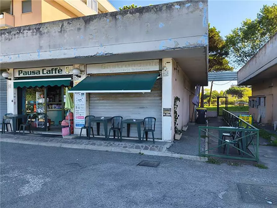 Immagine 17 di Attività commerciale in vendita  a Roma