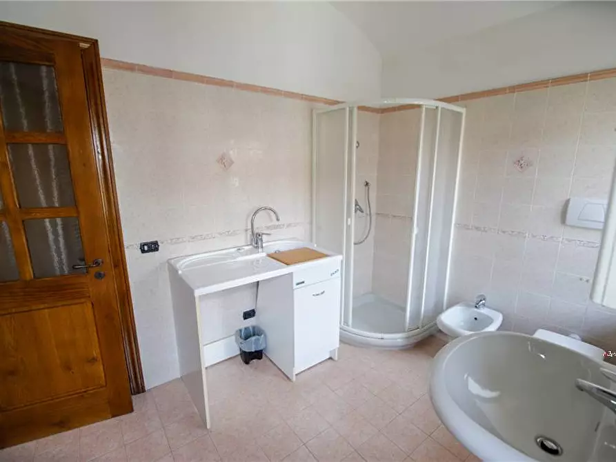 Immagine 11 di Villa in vendita  a Lauriano