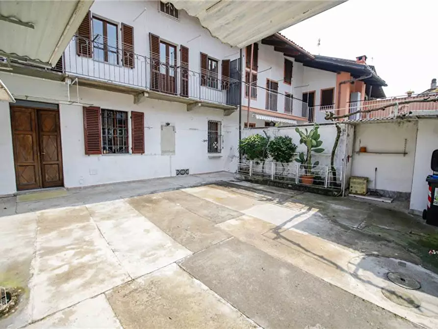 Immagine 34 di Villa in vendita  a Lauriano