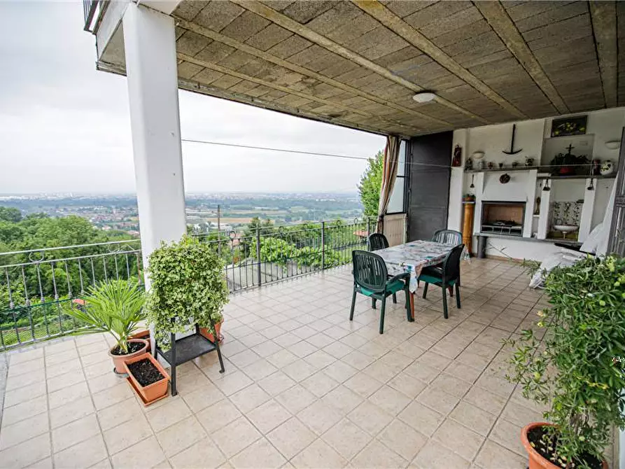 Immagine 1 di Villa in vendita  a Castiglione Torinese