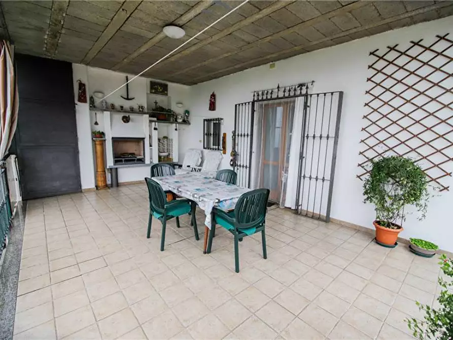 Immagine 2 di Villa in vendita  a Castiglione Torinese