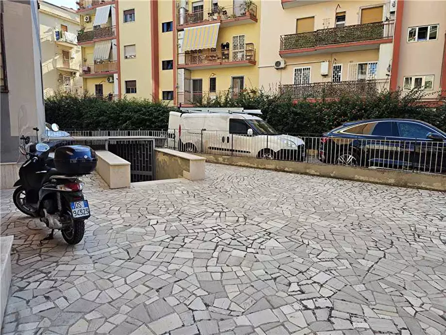 Immagine 2 di Ufficio in vendita  a Bari