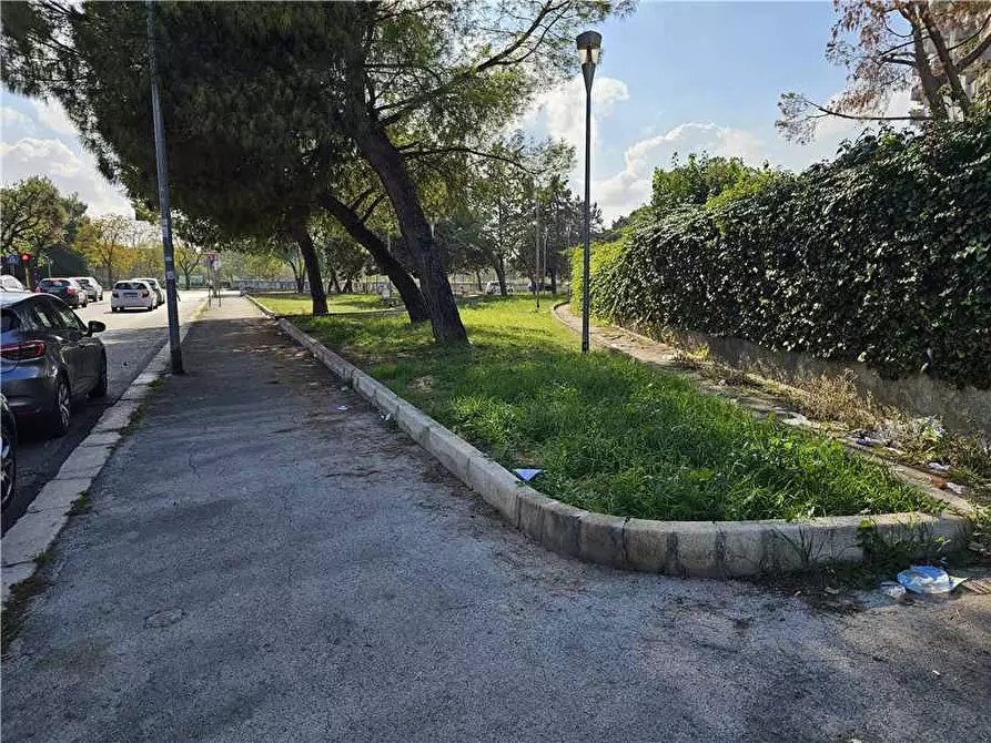 Immagine 2 di Ufficio in vendita  a Bari