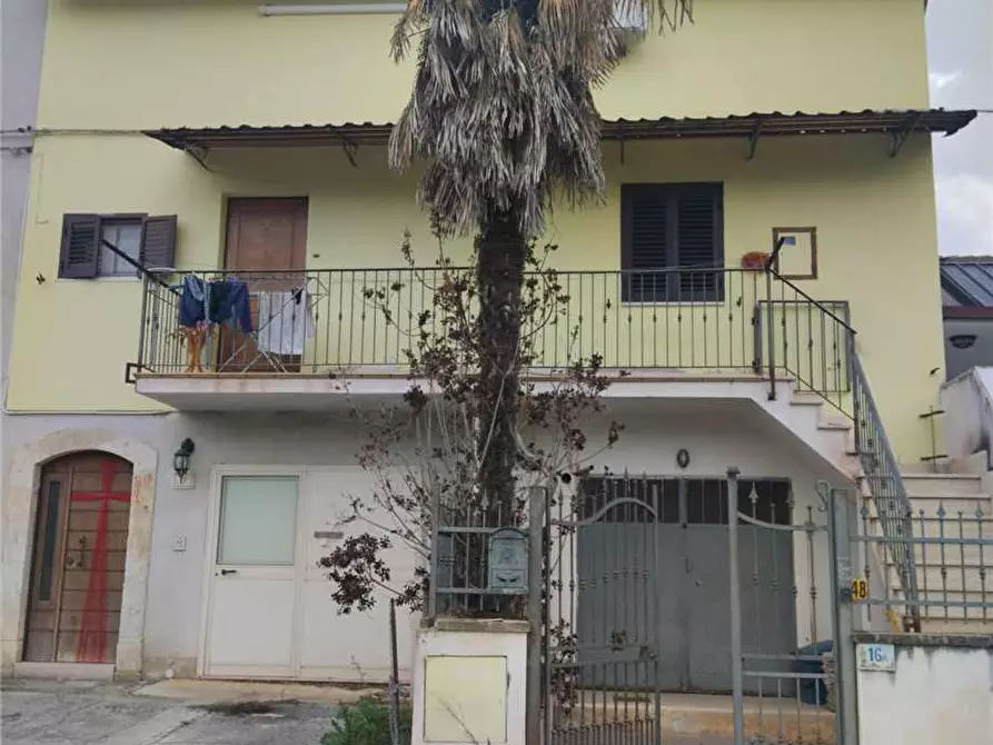 Immagine 1 di Villa in vendita  a Sulmona