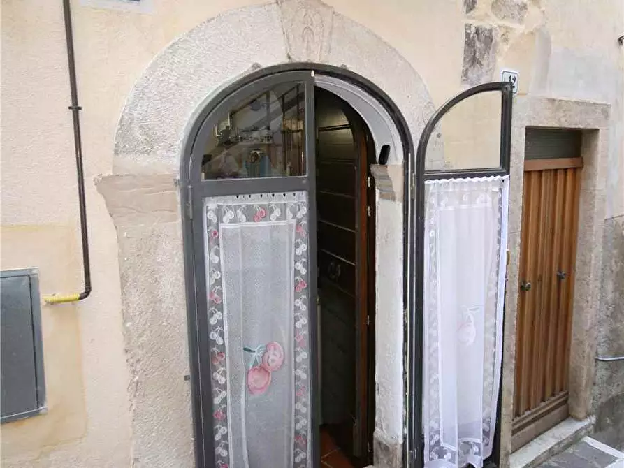 Immagine 2 di Villa in vendita  a Anversa Degli Abruzzi