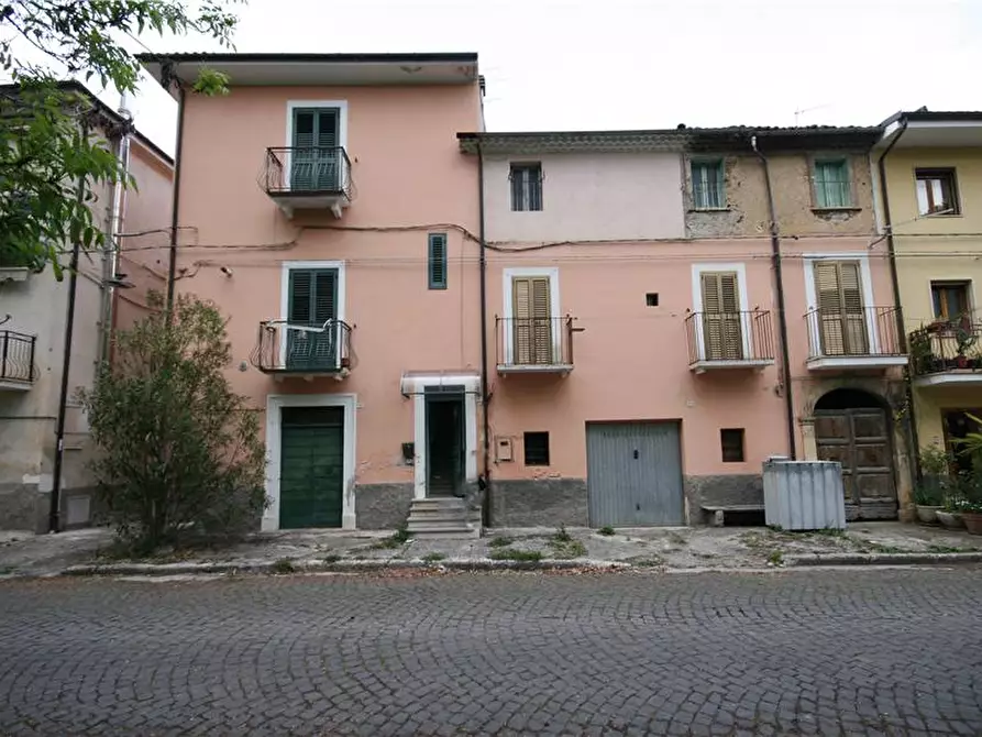 Immagine 1 di Villa in vendita  a Raiano