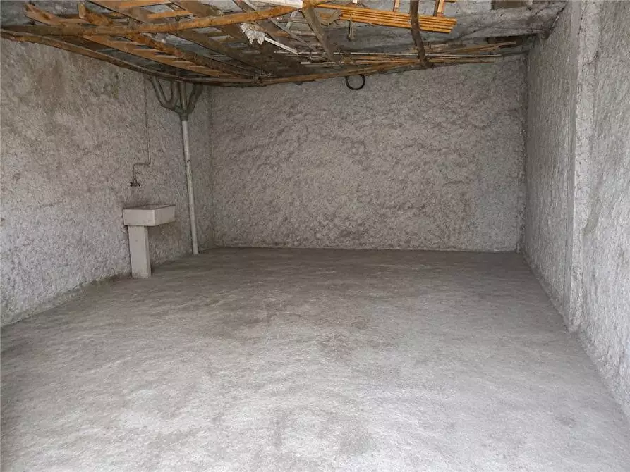 Immagine 2 di Garage in vendita  a Scanno