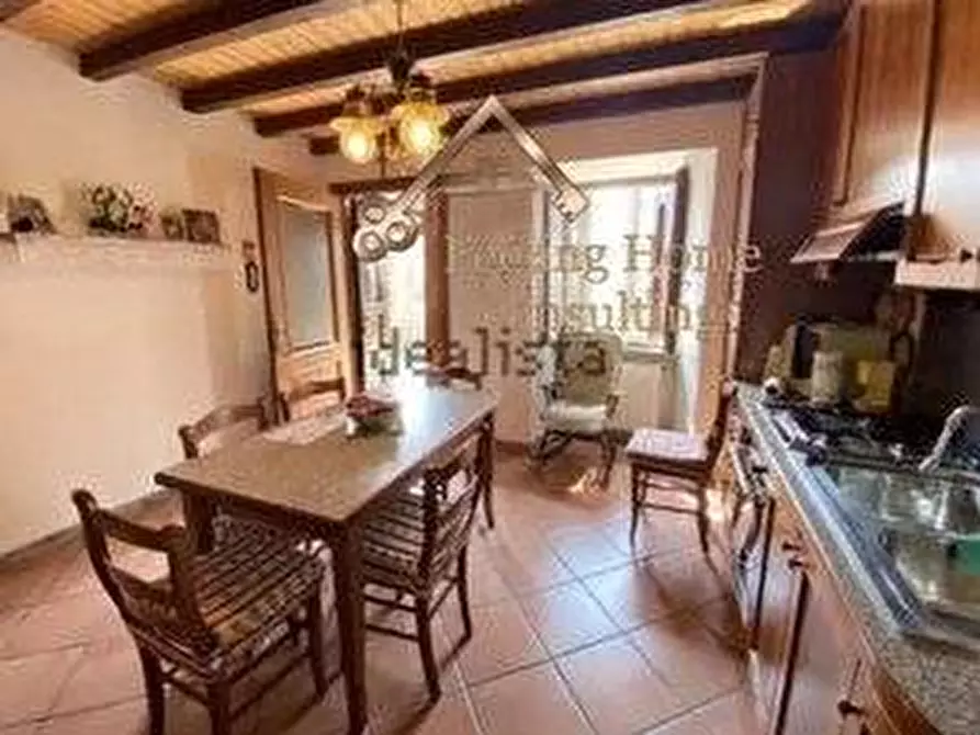 Immagine 2 di Villa in vendita  a Capizzone