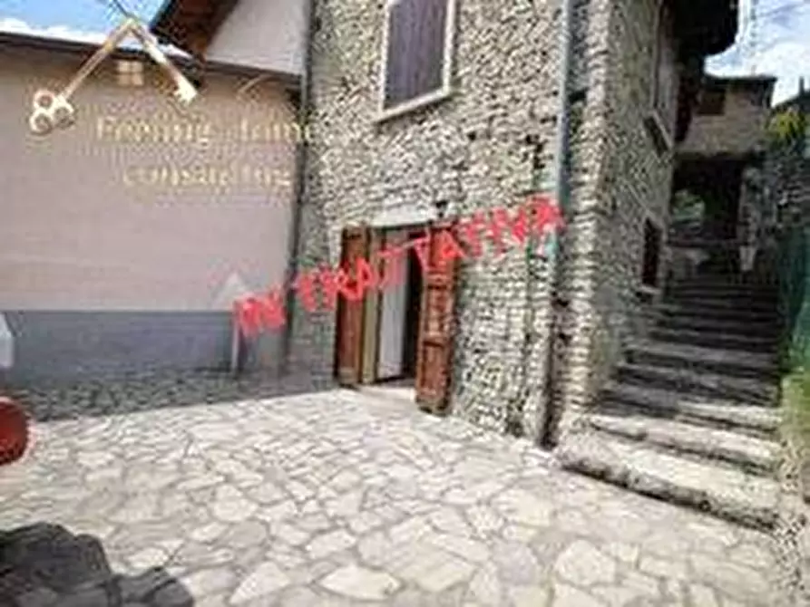 Immagine 1 di Villa in vendita  in Via Grumello a Corna Imagna