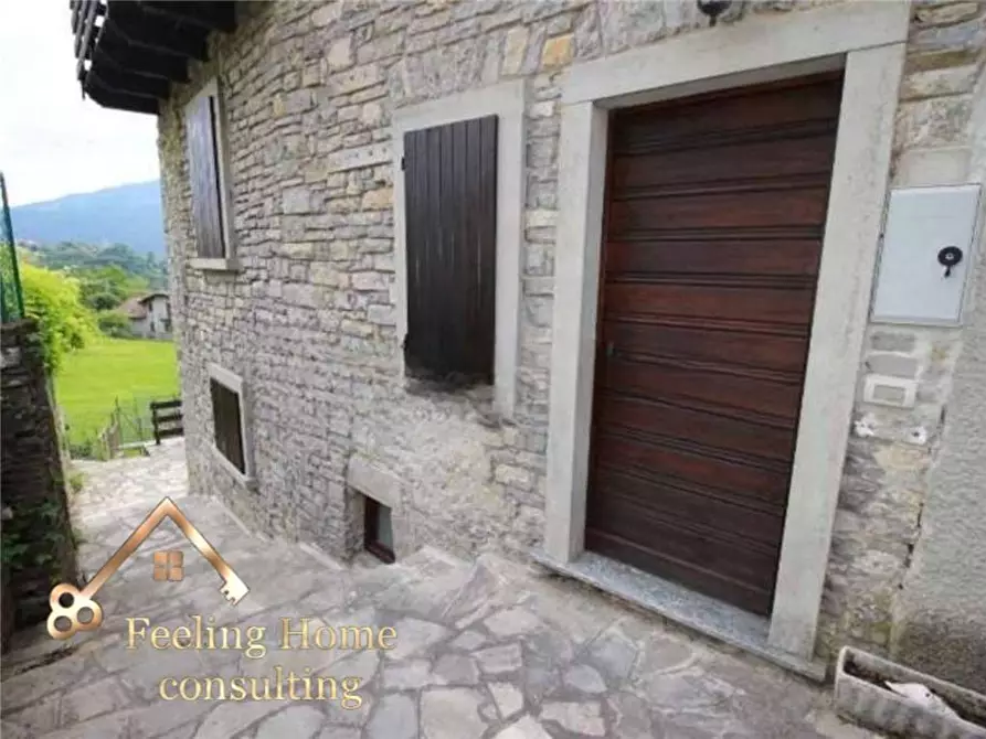 Immagine 3 di Villa in vendita  in Via Grumello a Corna Imagna