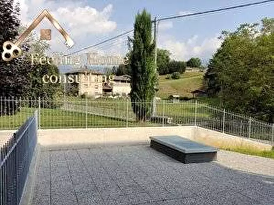 Immagine 1 di Appartamento in vendita  in Via Stoppani a Sant'omobono Terme