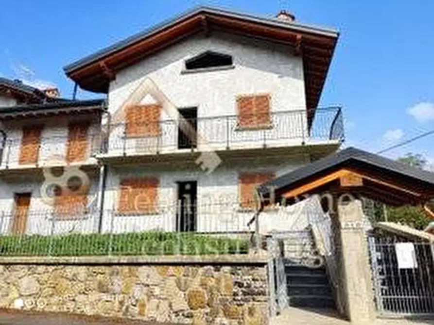 Immagine 2 di Appartamento in vendita  in Via Stoppani a Sant'omobono Terme