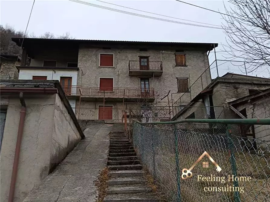 Immagine 2 di Villa in vendita  a Val Brembilla