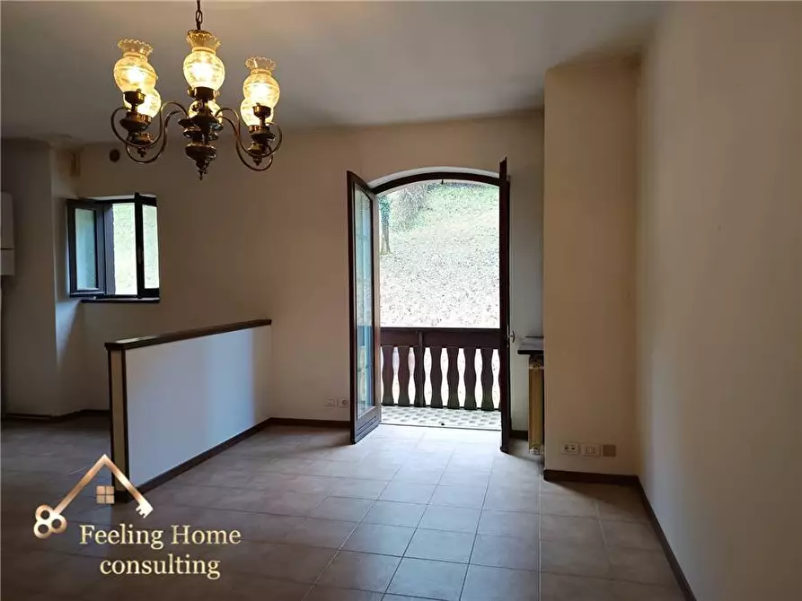 Immagine 35 di Villa in vendita  a Capizzone