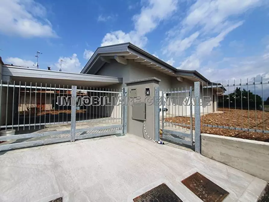 Immagine 1 di Villa in vendita  a Palosco