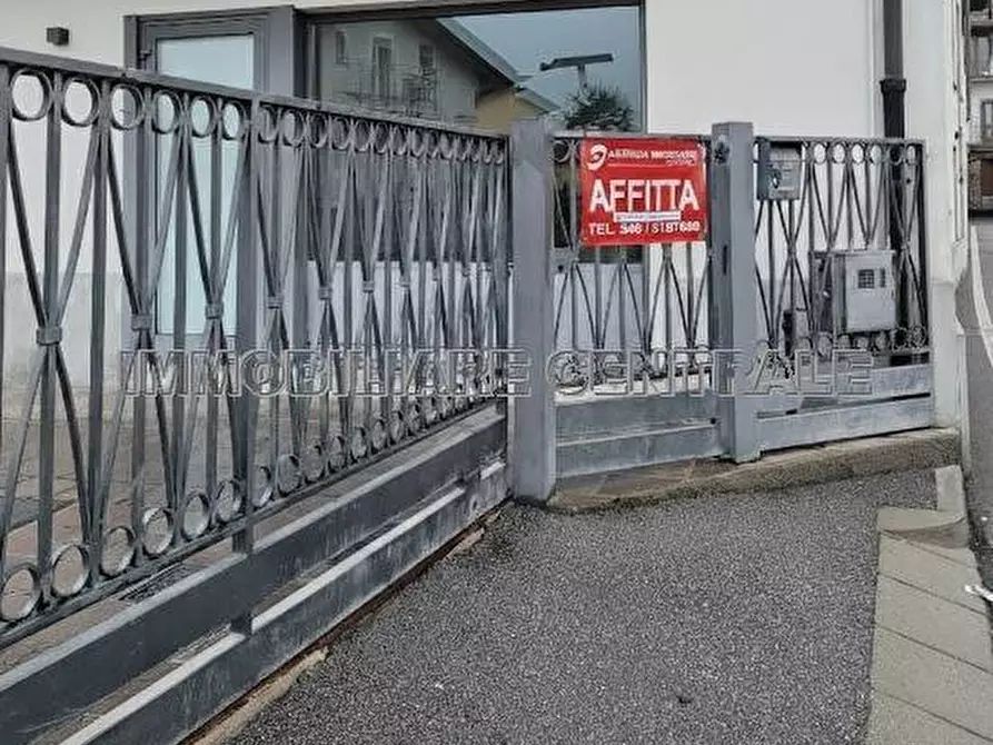 Immagine 10 di Ufficio in affitto  a Carobbio Degli Angeli