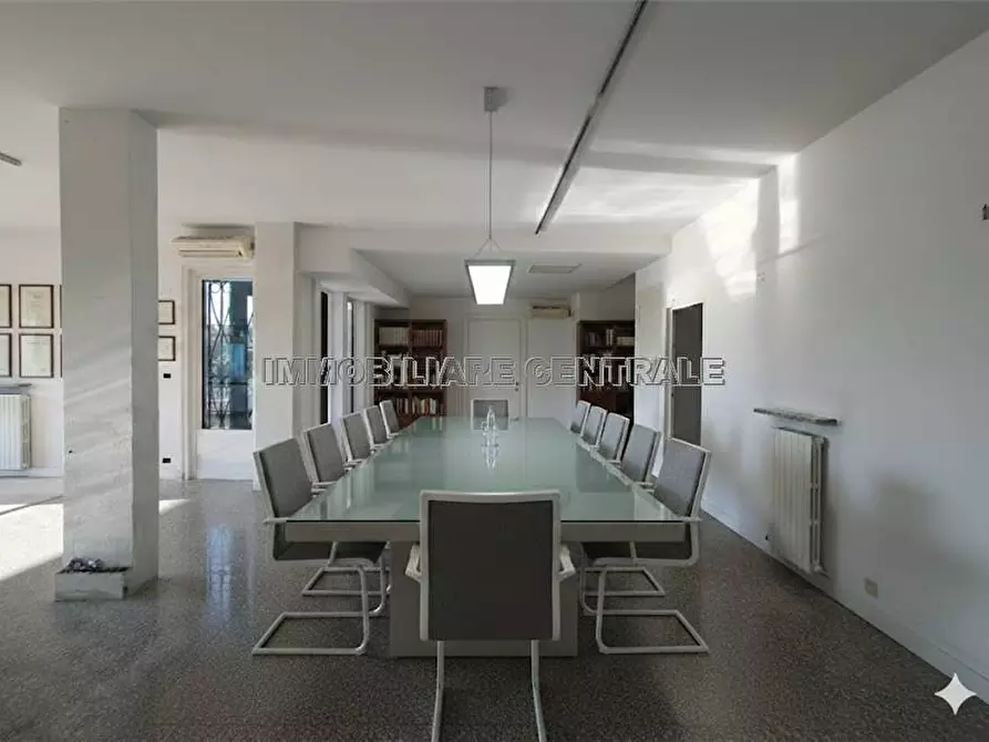 Immagine 2 di Ufficio in affitto  a Carobbio Degli Angeli