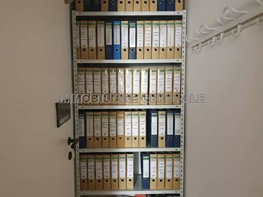 Immagine 6 di Ufficio in affitto  a Carobbio Degli Angeli