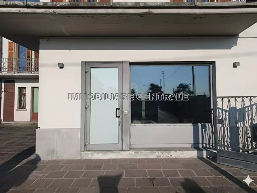 Immagine 8 di Ufficio in affitto  a Carobbio Degli Angeli