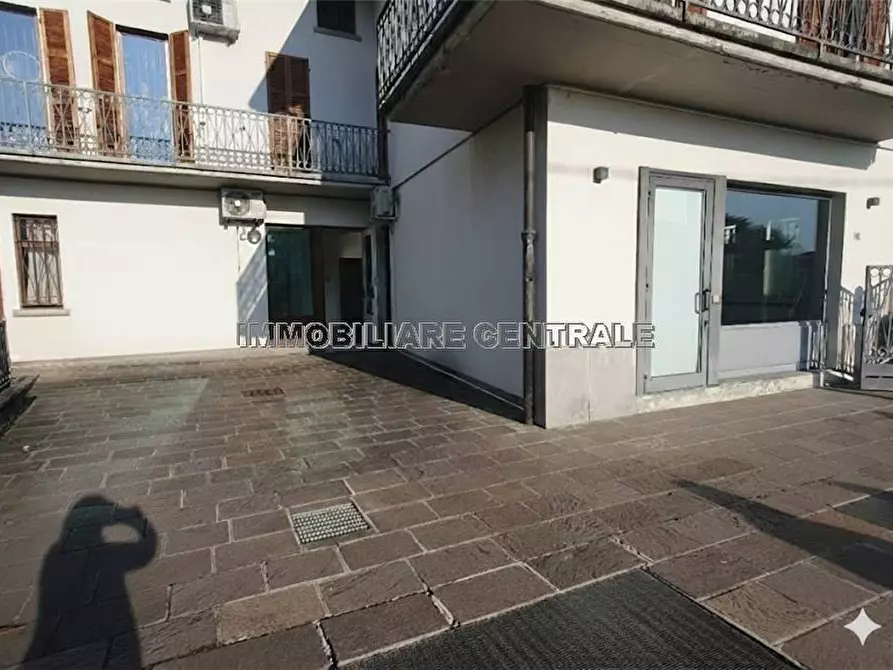 Immagine 9 di Ufficio in affitto  a Carobbio Degli Angeli