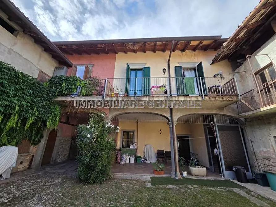 Immagine 11 di Appartamento in vendita  a Castelli Calepio