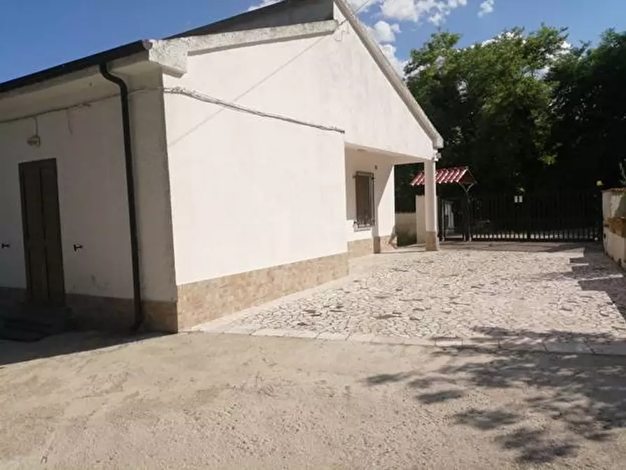 Immagine 2 di Villa in vendita  a Rosciano