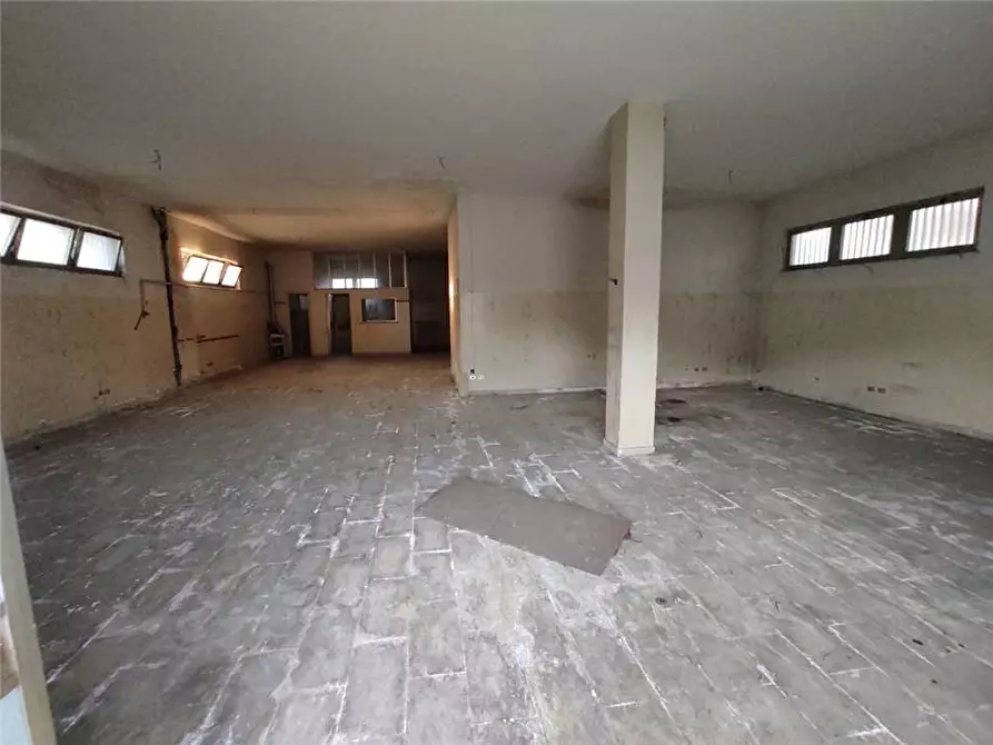 Immagine 1 di Deposito in vendita  a Pescara